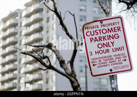 Toronto, Canada, April 2021 - Notice of limited parking time for customer vehicles by city hall, painted in red on white on a metal plate Stock Photo