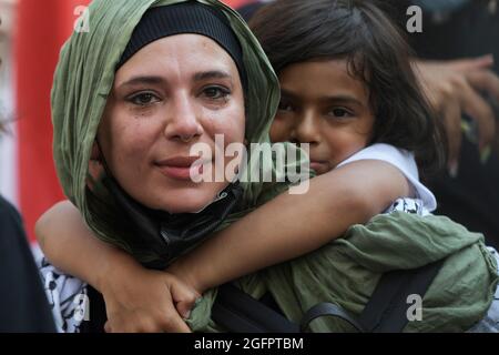 Washington, United States. 26th Aug, 2021. Mother and child are seen during the demonstration.Palestinian Youth Movement held a rally about Free Palestine in Lafayette Park ahead of a meeting between United States President Joe Biden and Israeli Prime Minister Naftali Bennett at White House in Washington DC, USA. Credit: SOPA Images Limited/Alamy Live News Stock Photo