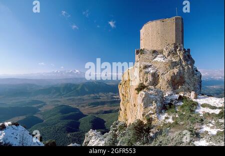 France. Aude (11) the Cathar castle of Quéribus under the snow Stock Photo