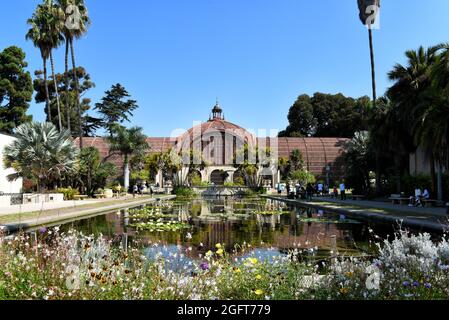 SAN DIEGO , CALIFORNIA - 25 AUG 2021: Reflection of the Botanical Building in the Lily Pond in Balboa Park. Stock Photo