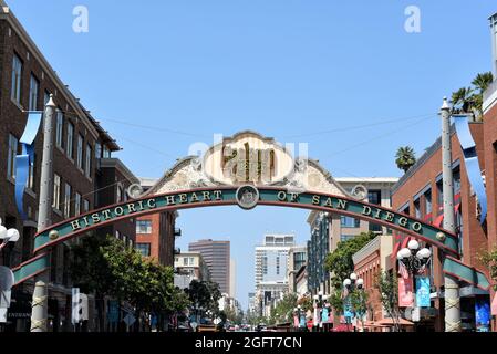 SAN DIEGO , CALIFORNIA - 25 AUG 2021: The Gaslamp Quarter sign over 5th Avenue in the historic downtown area. Stock Photo