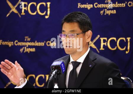 Tokyo, Japan. 27th Aug, 2021. Japan's drug maker Chugai Pharmaceutical president Osamu Okuda speaks at the Foreign Correspondents' Club of Japan in Tokyo on Friday, August 27, 2021. Chugai, a subsidiary of Swiss drug giant Hoffman-La Roche provides an antibody cocktail drug 'Ronapreve' which is developed by U.S. biotechnology company Regeneron Pharmaceuticals and Roche for the COVID-19 patients to Japan through the government. Credit: Yoshio Tsunoda/AFLO/Alamy Live News Stock Photo