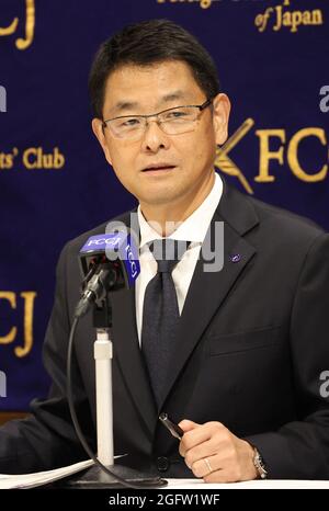 Tokyo, Japan. 27th Aug, 2021. Japan's drug maker Chugai Pharmaceutical president Osamu Okuda speaks at the Foreign Correspondents' Club of Japan in Tokyo on Friday, August 27, 2021. Chugai, a subsidiary of Swiss drug giant Hoffman-La Roche provides an antibody cocktail drug 'Ronapreve' which is developed by U.S. biotechnology company Regeneron Pharmaceuticals and Roche for the COVID-19 patients to Japan through the government. Credit: Yoshio Tsunoda/AFLO/Alamy Live News Stock Photo