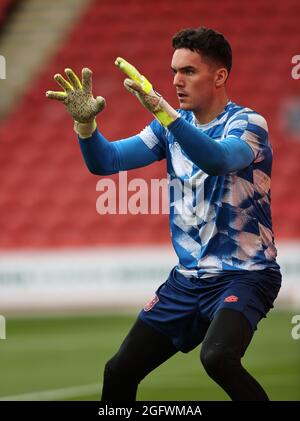 Huddersfield Town goalkeeper Lee Nicholls warming up before the Sky Bet Championship match at Bramall Lane, Sheffield. Picture date: Saturday August 21, 2021. Stock Photo