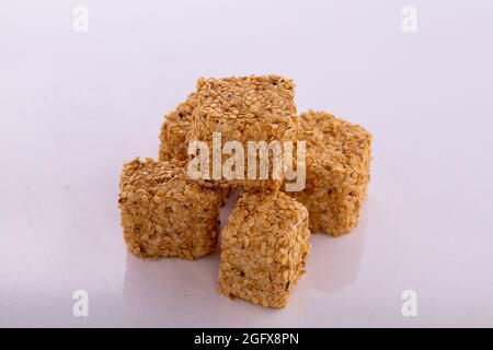 May 25, 2021, Gaziantep, Anatolia peninsula, Turkey: Pistachio, cocoa, and sesame coated special Turkish delight produced in a workshop in the Turkish town of Gaziantep. Turkish delight or lokum is a sweet Turkish delicacy which comes in many varieties and combinations (Credit Image: © Muhammad Ata/IMAGESLIVE via ZUMA Press Wire) Stock Photo