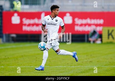 Sandhausen, Germany. 27th Aug, 2021. Football: 2. Bundesliga, SV Sandhausen - FC Ingolstadt 04, Matchday 5, Hardtwaldstadion. Sandhausen's Chima Okoroji plays the ball. Credit: Uwe Anspach/dpa - IMPORTANT NOTE: In accordance with the regulations of the DFL Deutsche Fußball Liga and/or the DFB Deutscher Fußball-Bund, it is prohibited to use or have used photographs taken in the stadium and/or of the match in the form of sequence pictures and/or video-like photo series./dpa/Alamy Live News Stock Photo