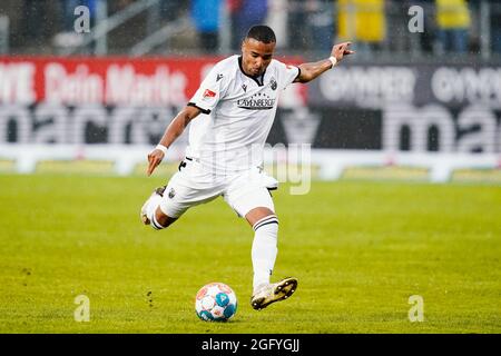 Sandhausen, Germany. 27th Aug, 2021. Football: 2. Bundesliga, SV Sandhausen - FC Ingolstadt 04, Matchday 5, Hardtwaldstadion. Sandhausen's Erik Zenga shoots the ball. Credit: Uwe Anspach/dpa - IMPORTANT NOTE: In accordance with the regulations of the DFL Deutsche Fußball Liga and/or the DFB Deutscher Fußball-Bund, it is prohibited to use or have used photographs taken in the stadium and/or of the match in the form of sequence pictures and/or video-like photo series./dpa/Alamy Live News Stock Photo