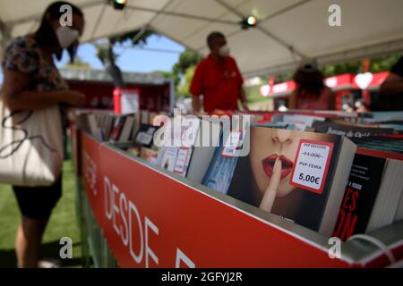 Lisbon, Portugal. 27th Aug, 2021. People visit the Lisbon Book Fair 2021 during the Covid-19 Coronavirus pandemic in Lisbon, Portugal on August 27, 2021. The 91st edition of the Lisbon Book Fair, will be held from August 26 to September 12 with safety measures to help prevent the spread of the COVID-19 disease. (Credit Image: © Pedro Fiuza/ZUMA Press Wire) Stock Photo