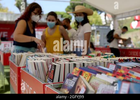 Lisbon, Portugal. 27th Aug, 2021. People visit the Lisbon Book Fair 2021 during the Covid-19 Coronavirus pandemic in Lisbon, Portugal on August 27, 2021. The 91st edition of the Lisbon Book Fair, will be held from August 26 to September 12 with safety measures to help prevent the spread of the COVID-19 disease. (Credit Image: © Pedro Fiuza/ZUMA Press Wire) Stock Photo