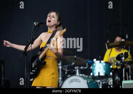 Leeds , UK. 27 Aug 2021, Ellie Rowsell singer-songwriter and  Guitarist  with Wolf Alice  at Leeds Festival 2021 Bramham Park Credit: Jason Richardson/Alamy Live News Stock Photo