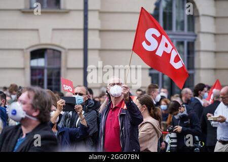 Berlin, Germany. 27th Aug, 2021. People attend an election rally of the Social Democratic Party (SPD) for Germany's federal elections in Berlin, capital of Germany, on Aug. 27, 2021. One month before federal elections in Germany, the Social Democratic Party (SPD) caught up with the conservative union (CDU/CSU), according to the Politbarometer published by public broadcaster ZDF on Friday. Credit: Stefan Zeitz/Xinhua/Alamy Live News Stock Photo
