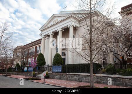 Holy Trinity Catholic Church, Georgetown, Washington DC, USA. Holy Trinity Elementary School on far left. Stock Photo
