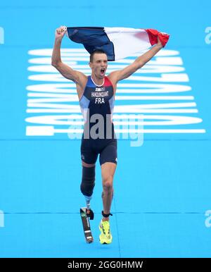 France's Alexis Hanquinquant celebrates winning the Men's PTS4 Para ...