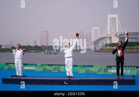 USA's Hailey Danz with silver (left), USA's Allysa Seely with gold and Italy's Veronica Yoko Plebani with bronze on the podium after the Women's PTS2 Triathlon at the Odaiba Marine Park during day four of the Tokyo 2020 Paralympic Games in Japan. Picture date: Saturday August 28, 2021. Stock Photo