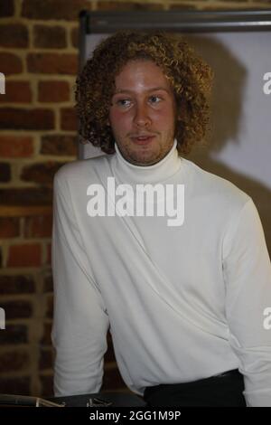 Valentin Kuhn bei den Proben zur 4. Windflüchter Charity Gala zu Gunsten der Stiftung ‚Betroffen‘ im Carl-Wilhelm-Scheele-Saal – HOTEL SCHEELEHOF.Stra Stock Photo