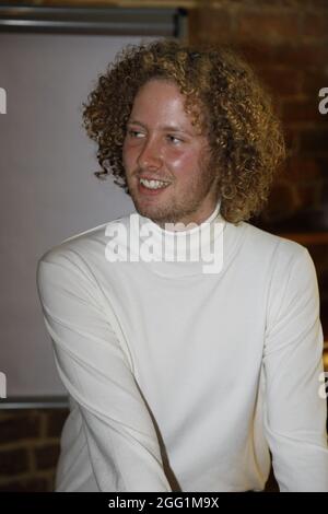 Valentin Kuhn bei den Proben zur 4. Windflüchter Charity Gala zu Gunsten der Stiftung ‚Betroffen‘ im Carl-Wilhelm-Scheele-Saal – HOTEL SCHEELEHOF.Stra Stock Photo