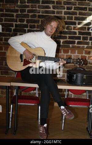 Valentin Kuhn bei den Proben zur 4. Windflüchter Charity Gala zu Gunsten der Stiftung ‚Betroffen‘ im Carl-Wilhelm-Scheele-Saal – HOTEL SCHEELEHOF.Stra Stock Photo