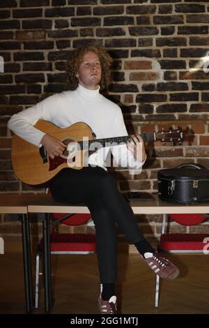 Valentin Kuhn bei den Proben zur 4. Windflüchter Charity Gala zu Gunsten der Stiftung ‚Betroffen‘ im Carl-Wilhelm-Scheele-Saal – HOTEL SCHEELEHOF.Stra Stock Photo