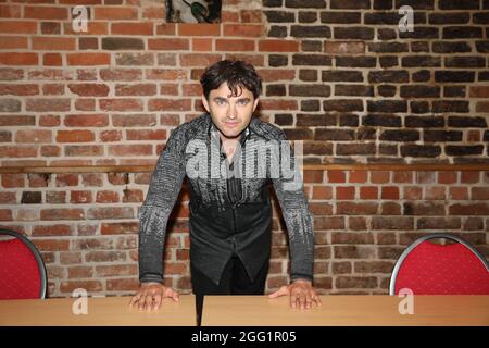 Lenn Kudrjawizki bei den Proben zur 4. Windflüchter Charity Gala zu Gunsten der Stiftung ‚Betroffen‘ im Carl-Wilhelm-Scheele-Saal – HOTEL SCHEELEHOF.S Stock Photo