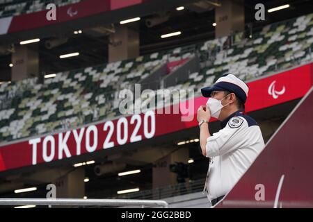 Tokio, Japan. 28th Aug, 2021. Paralympics: Athletics, at the Olympic Stadium. Security personnel stand on the empty grandstand Credit: Marcus Brandt/dpa/Alamy Live News Stock Photo