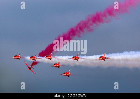 Sidmouth, Devon, UK. 27th Aug 2021.  The RAF Red Arrows perform a colourful display over Sidmouth, Devon. Credit: Ian Williams/Alamy Live News Stock Photo