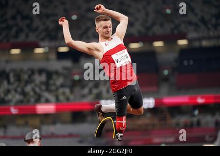 Tokio, Japan. 28th Aug, 2021. Paralympics: Athletics, long jump, men, final, at the Olympic Stadium. Daniel Wagner from Norway in action. Credit: Marcus Brandt/dpa/Alamy Live News Stock Photo