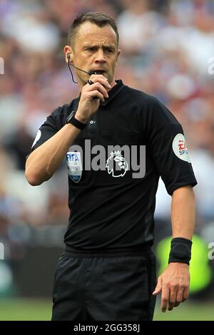 London, UK. 28th Aug, 2021. Referee Stuart Attwell during the game. Premier League match, West Ham Utd v Crystal Palace at the London Stadium, Queen Elizabeth Olympic Park in London on Saturday 28th August 2021. this image may only be used for Editorial purposes. Editorial use only, license required for commercial use. No use in betting, games or a single club/league/player publications. pic by Steffan Bowen/Andrew Orchard sports photography/Alamy Live news Credit: Andrew Orchard sports photography/Alamy Live News Stock Photo