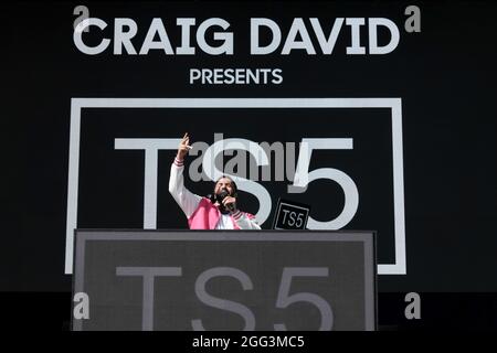 Portsmouth, UK. 28th Aug, 2021. Craig Ashley David MBE singer, songwriter, rapper, record producer and DJ performs his Craig David TS5 dj and vocal set live on stage during the Victorious Festival in Southsea. (Photo by Dawn Fletcher-Park/SOPA Images/Sipa USA) Credit: Sipa USA/Alamy Live News Stock Photo