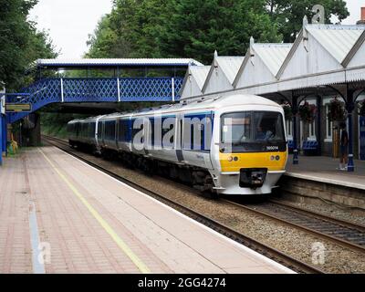 Chiltern Trains Class 165 Networker Turbo 165014 calls at Great Missenden Station, Buckinghamshire, UK, 2021 Stock Photo