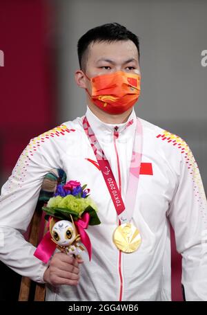 China's Shuo Yan with his gold medal after winning the Men's Singles - Class seven at the Tokyo Metropolitan Gymnasium during day five of the Tokyo 2020 Paralympic Games in Japan. Picture date: Sunday August 29, 2021. Stock Photo