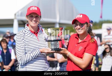 Team USA's Captain Sarah Ingram and Rachel Kuehn hold the Curtis Cup Trophy after winning the match 12.5 to 7.5 after the 2021 Curtis Cup Day 3 - Sing Stock Photo