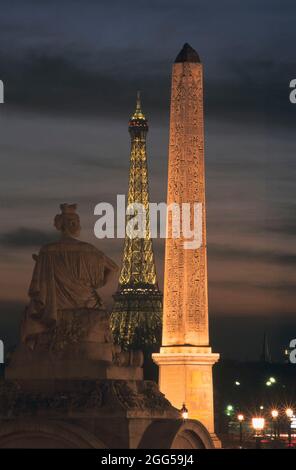 FRANCE. PARIS (75) 8TH ARR. PLACE DE LA CONCORDE. THE OBELISK AND THE EIFFEL TOWER Stock Photo