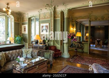 FRANCE. HAUTS-DE-SEINE (92). ASNIERES. HOUSE VUITTON Stock Photo - Alamy