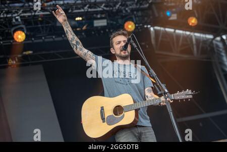 Frank Turner at Victorious Festival 2021, Portsmouth, Hampshire, UK. 28th Aug, 2021. Credit: Charlie Raven/Alamy Live News Stock Photo