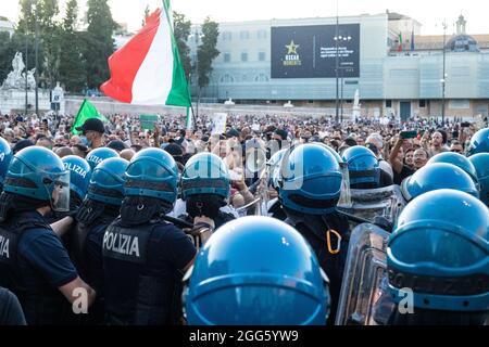 Rome Italy. August 28, 2021. Moments of tension between the police and demonstrators during the demonstration organized to protest against the health card, greenpass, in Piazza del Popolo. Credit: Cosimo Martemucci/Alamy Live News Stock Photo