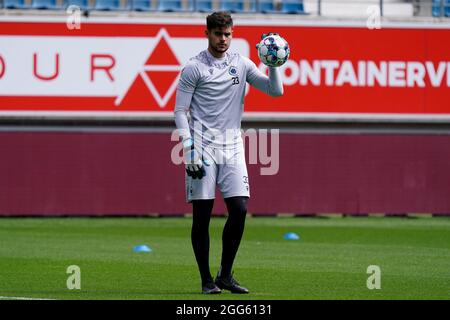 GENT, BELGIUM - AUGUST 29: goalkeeper Nick Shinton of Club Brugge warming up during the Jupiler Pro League match between KAA Gent and Club Brugge at Ghelamco Arena on August 29, 2021 in Gent, Belgium (Photo by Jeroen Meuwsen/Orange Pictures)