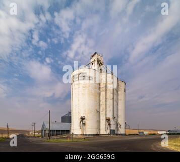 Grain silos at Dusty, Washington State, USA Stock Photo