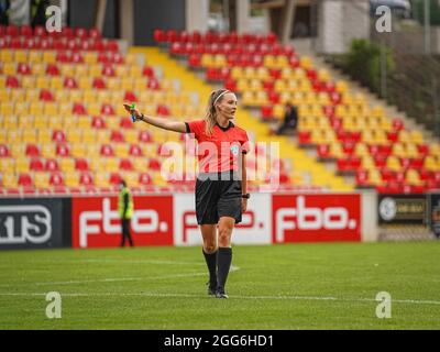 Spiesen Elversberg, Germany. 29th Aug, 2021. Referee Fabienne Michel during the 2. Womens Bundesliga match between SV 07 Elversberg and SG 99 Andernach at the URSAPHARM Arena in Spiesen-Elversberg, Germany. Credit: SPP Sport Press Photo. /Alamy Live News Stock Photo