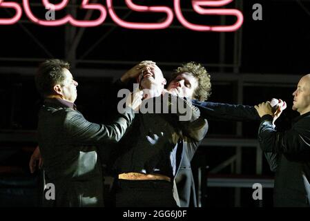 l-r: George Costigan (Claudius), George Anton (Hamlet), Matthew Douglas (Rosencrantz), Nicholas Aaron (Guildenstern) in HAMLET by Shakespeare at the Royal Lyceum Theatre, Edinburgh  20/08/2003 a Birmingham Repertory Theatre & Edinburgh International Festival co-production  dramaturg: Xavier Zuber  music: Karl Daymond  design: Ariane Isabell Unfried & Rifail Ajdarpasic  lighting: Rick Fisher  dance tutor: James Cooper  fights: Nicholas Hall  director: Calixto Bieito Stock Photo