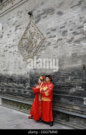 Chinese bride and groom-red wedding outfit. Confucius Temple-Beilin Museum-Xi'an-China-1557 Stock Photo