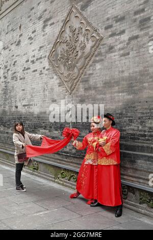 Chinese bride and groom-red wedding outfit. Confucius Temple-Beilin Museum-Xi'an-China-1558 Stock Photo