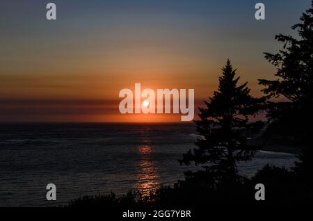 Sunset over the Pacific Ocean. Cannon Beach, Oregon, USA. Stock Photo