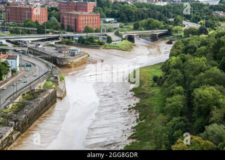 Bristol, UK. 15th Aug, 2021. River Avon at low tide with visible mud banks in Bristol. Credit: SOPA Images Limited/Alamy Live News Stock Photo