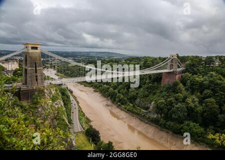 Bristol, UK. 15th Aug, 2021. River Avon at low tide with visible mud banks and Clifton suspension bridge in Bristol. Credit: SOPA Images Limited/Alamy Live News Stock Photo