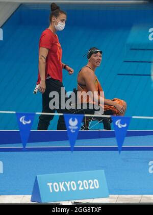 Tokio, Japan. 30th Aug, 2021. Paralympics: Para swimming, women, 50m butterfly, at Tokyo Aquatics Centre. Verena Schott (r, Germany). Credit: Marcus Brandt/dpa/Alamy Live News Stock Photo