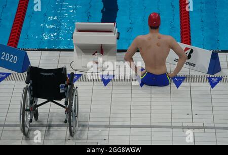 Tokio, Japan. 30th Aug, 2021. Paralympics: Para swimming, men, 50m butterfly, at Tokyo Aquatics Centre. Matias de Andrade (Argentina). Credit: Marcus Brandt/dpa/Alamy Live News Stock Photo