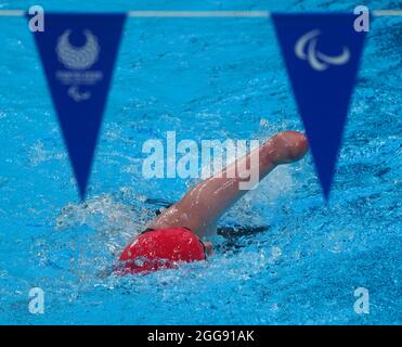 Tokio, Japan. 30th Aug, 2021. Paralympics: Para swimming, women, 100m freestyle, at Tokyo Aquatics Centre. Ellie Challis (Great Britain). Credit: Marcus Brandt/dpa/Alamy Live News Stock Photo