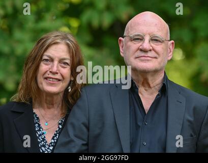 Neuhardenberg, Germany. 28th Aug, 2021. Angela Winkler, theatre and film actress, and Christian Redl, actor, take photographs for the summer programme at Schloss Neuhardenberg. Credit: Patrick Pleul/dpa-Zentralbild/ZB/dpa/Alamy Live News Stock Photo
