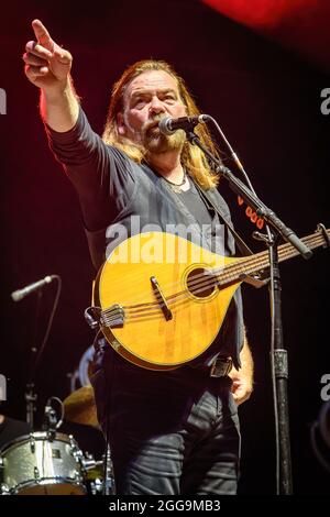 Toronto, Canada. 28th Aug, 2021. Alan Thomas Doyle CM lead singer of the Canadian folk rock band Great Big Sea performs on stage a sold out show at the Budweiser Stage in Toronto. (Photo by Angel Marchini/SOPA Images/Sipa USA) Credit: Sipa USA/Alamy Live News Stock Photo