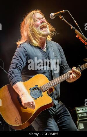 Toronto, Canada. 28th Aug, 2021. Alan Thomas Doyle CM lead singer of the Canadian folk rock band Great Big Sea performs on stage a sold out show at the Budweiser Stage in Toronto. (Photo by Angel Marchini/SOPA Images/Sipa USA) Credit: Sipa USA/Alamy Live News Stock Photo